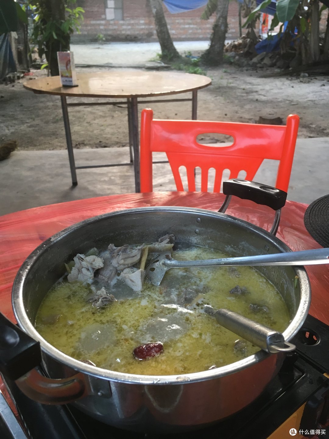 这是一篇关于鸡的宏大叙事