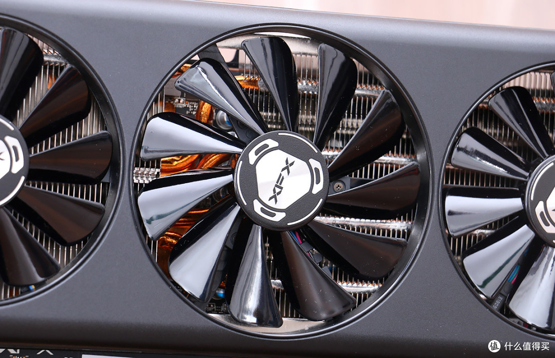 A 卡也能冷又静?XFX RX 5700 XT 8G 雪狼版显卡上手玩