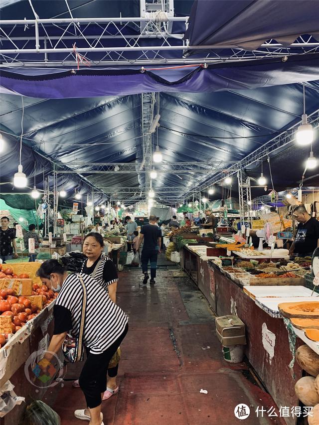 解放碑背后的老重庆：鲁祖庙菜市场，是山城市井文化的真实写照