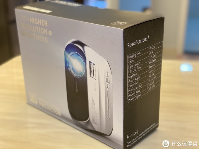 小巧双喇叭设计 不怕丢的镜头盖 三根铜管的散热器