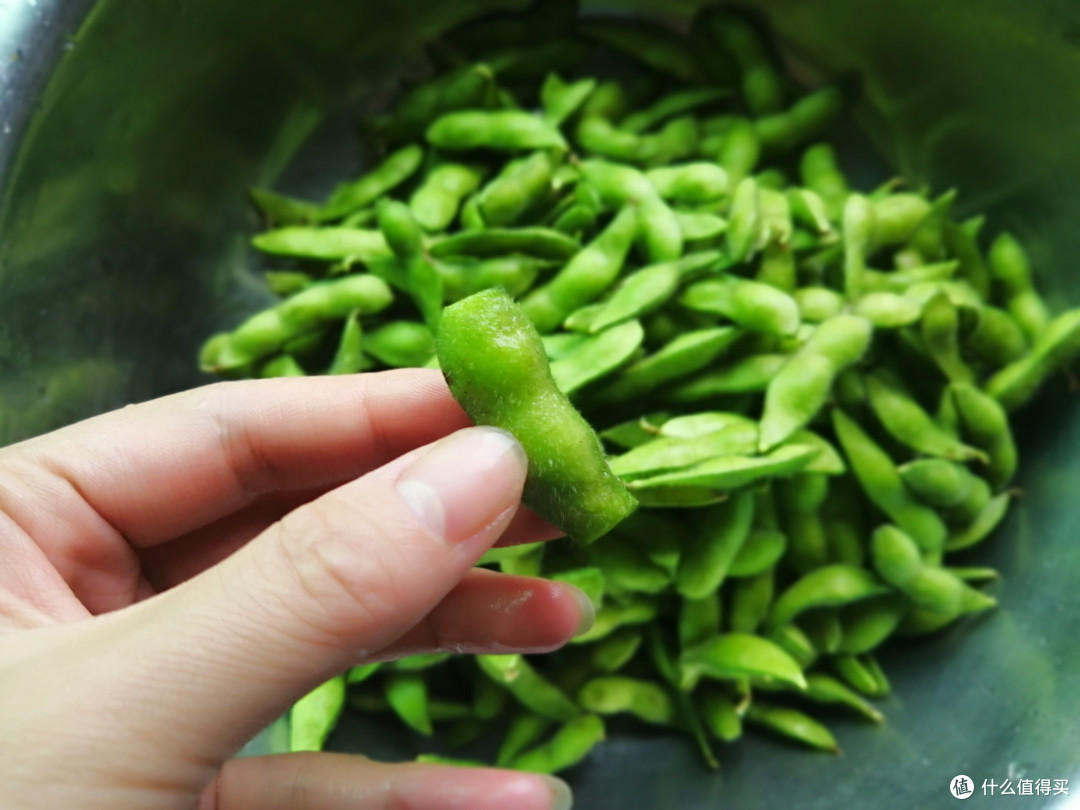 盐水毛豆怎么做鲜嫩翠绿又入味?简单4步,教你做出饭店那个范
