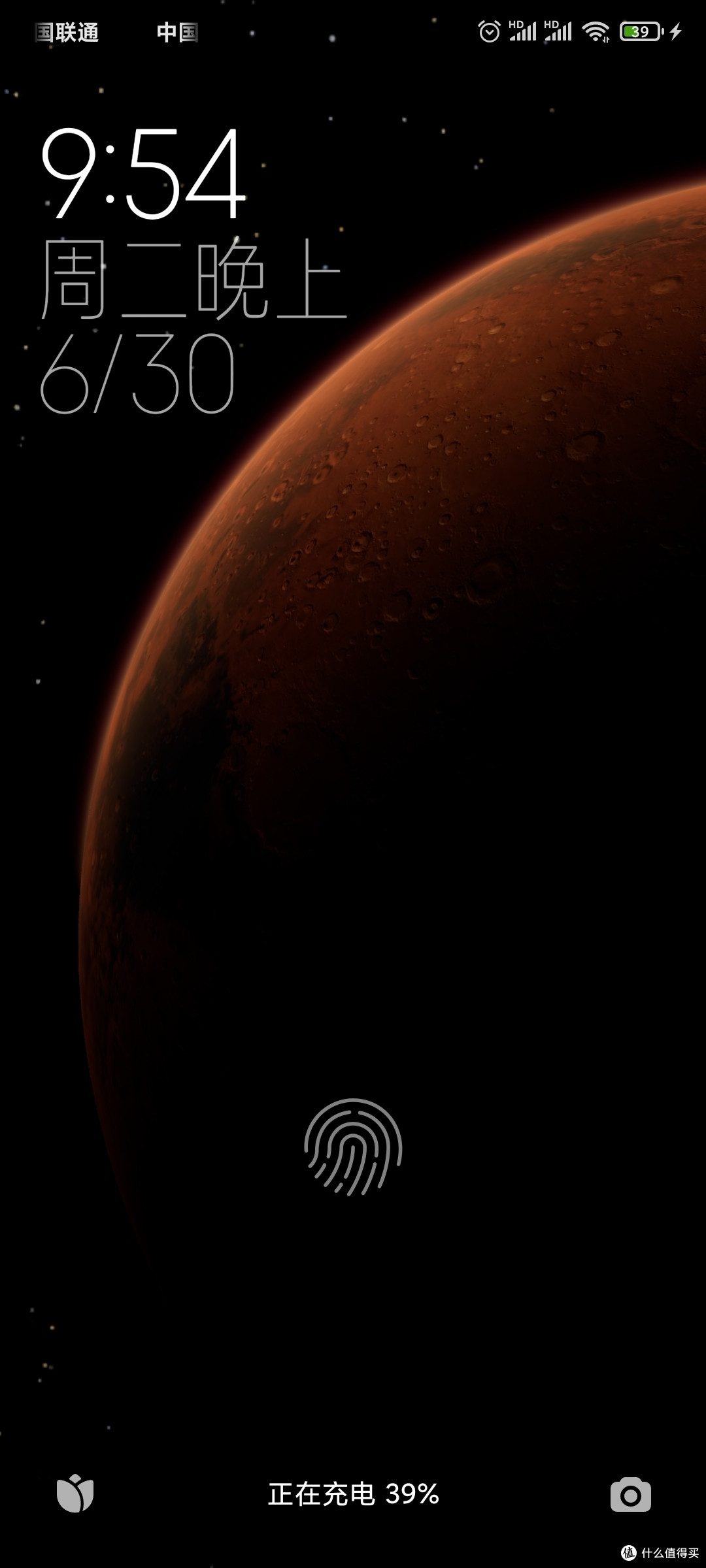 夜晚的红色火星我使用的是火星的超级壁纸超级壁纸最直观的感受就是