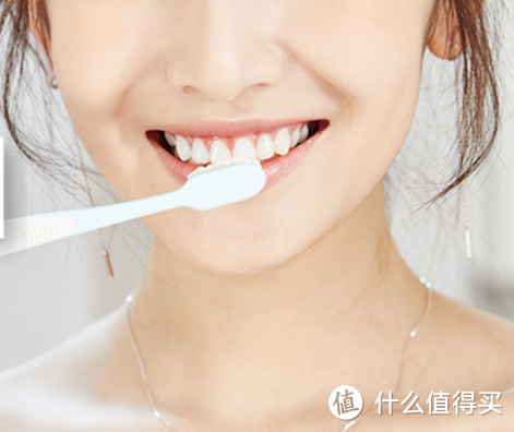 一家人就该整整齐齐享受齿间魔法,和口气牙渍说Bye,用闪亮笑容Say Hi:云洁高频声波电动牙刷