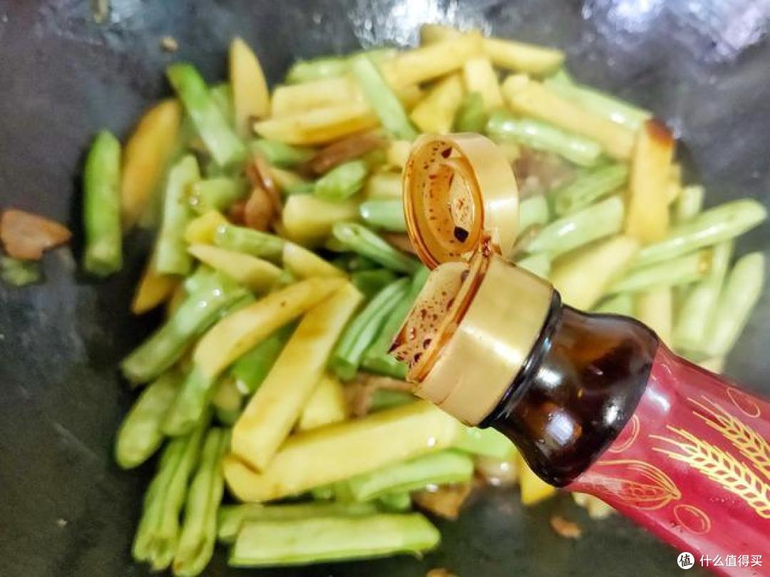土豆和它是绝配,简单一做,营养美味又下饭,拿肉都不舍得换!