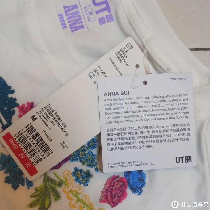 优衣库尾单系列(四)怀旧复古而又绚丽奢华的安娜苏刺绣T恤
