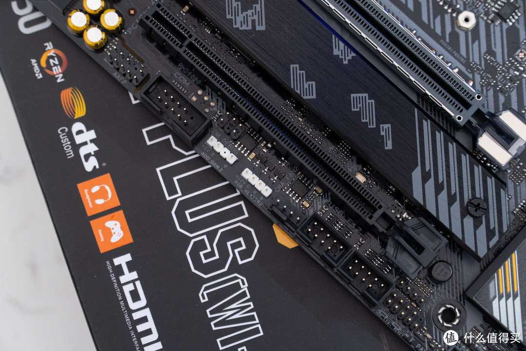 TUF Gaming B550M-PLUS主板还支持5V ARGB（3pin）x1 和12V RGB（4pin）x2神光同步系统，这一点相比前代也是一个升级。