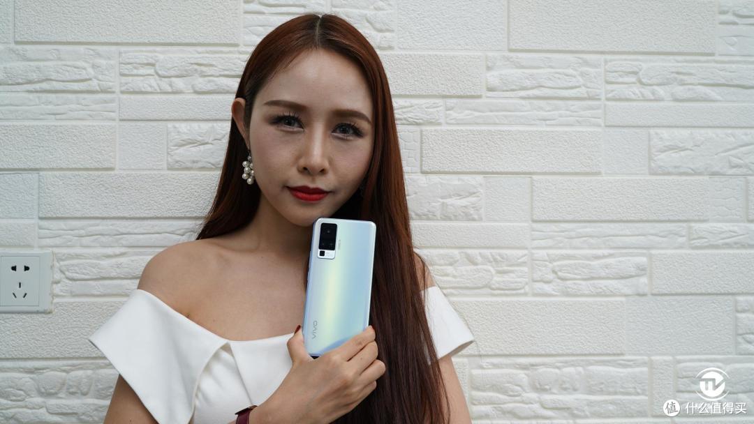突破vivo“薄”记录 vivo X50 Pro智能手机视频体验