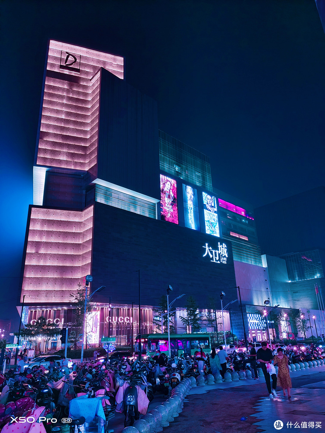 光圈f/1.6、曝光时间:1/14s、ISO830