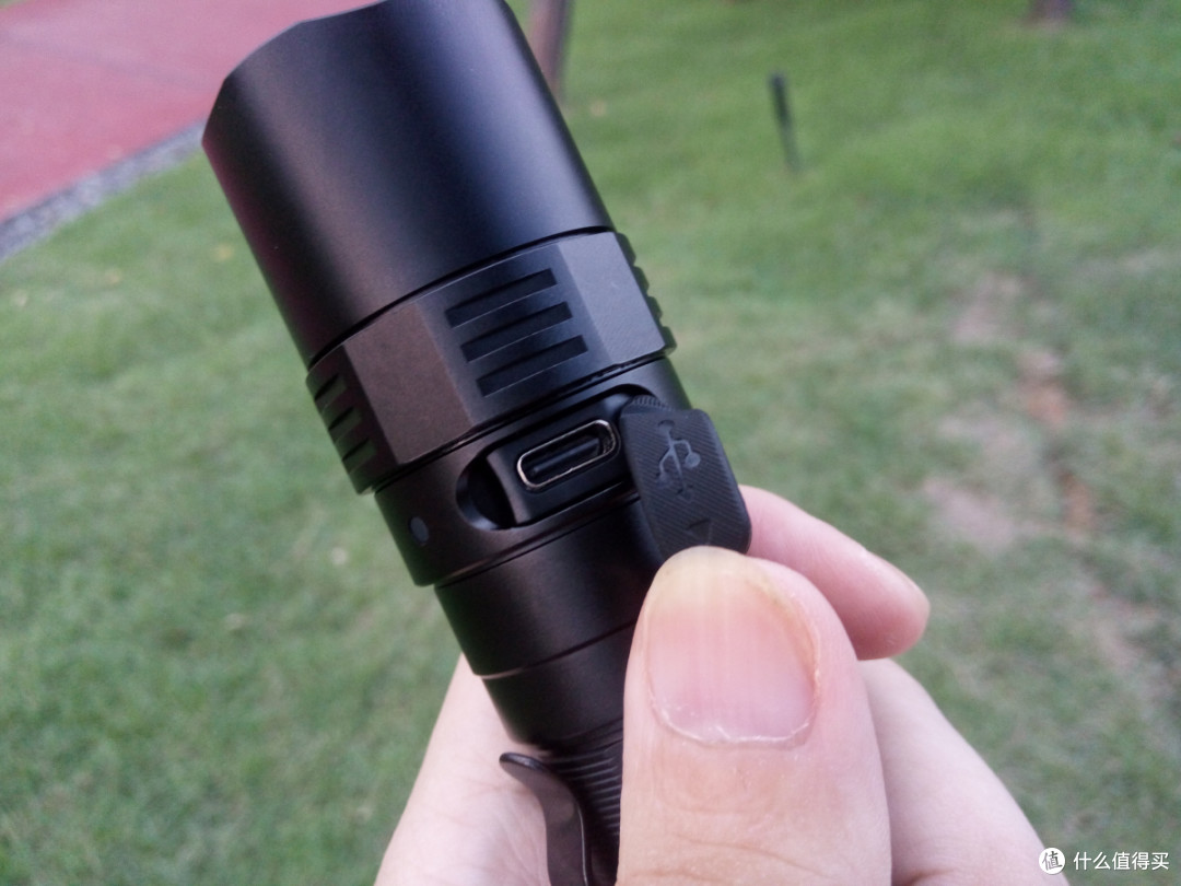 黑暗中的守护神,Fenix PD40Rv2.0强光手电体验