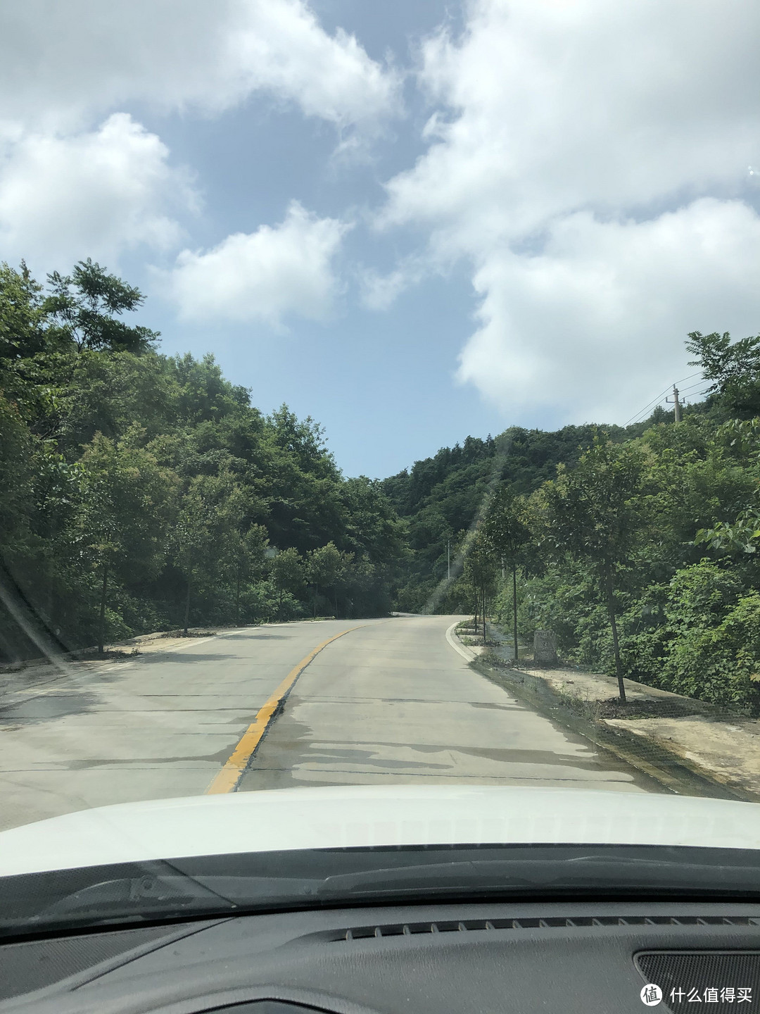 不得不说山里天气多变，刚才还晴空万里突然下雨又放晴