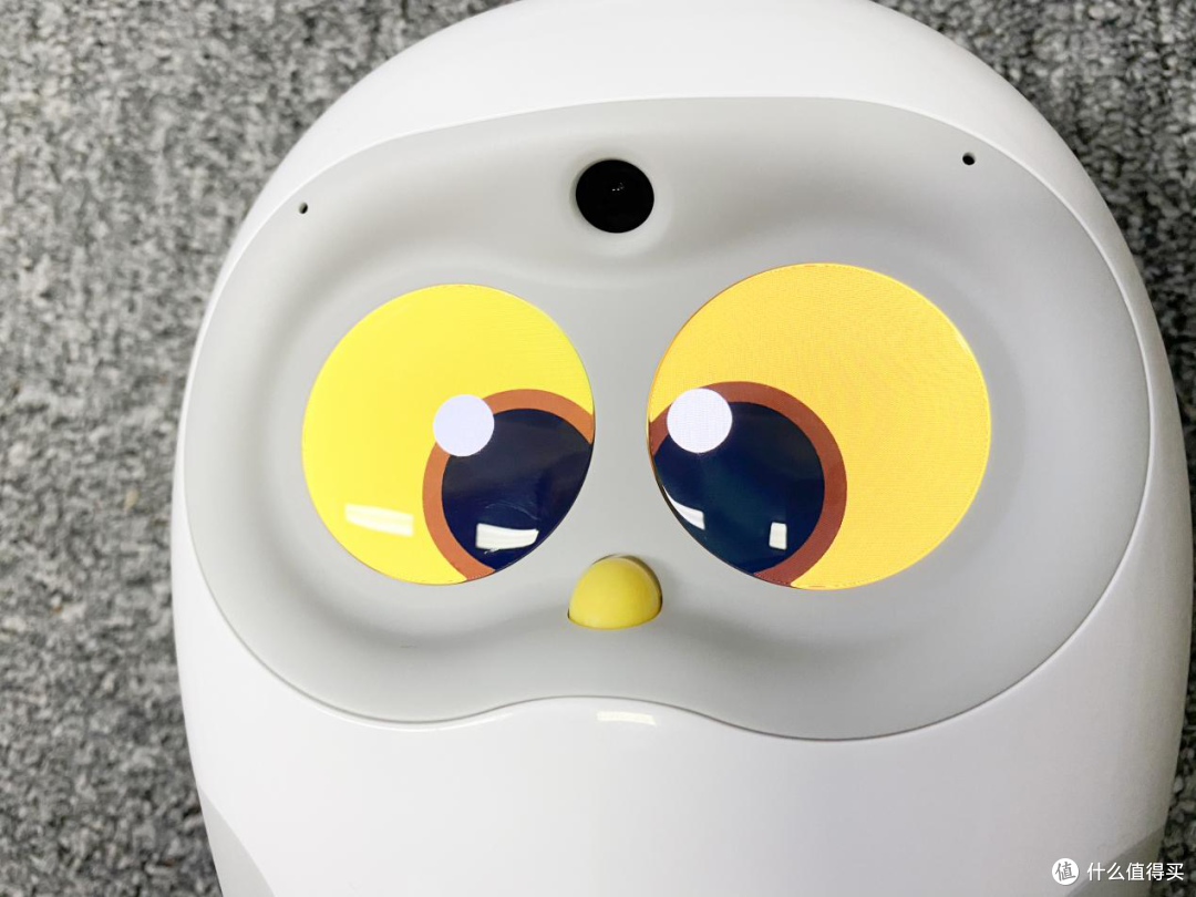 可爱的大眼萌物!今天来测评一个有温度的绘本阅读机器人