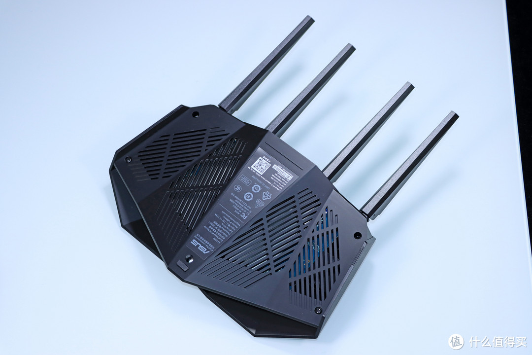 千元4T4R 160MHz 的博通版 WiFi6 电竞路由器：华硕 RT-AX82U初体验