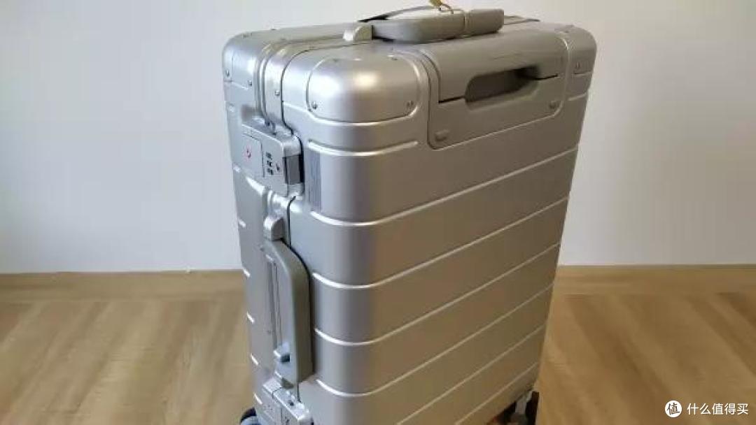 高颜值的登机箱，给你钢铁侠般的呵护!