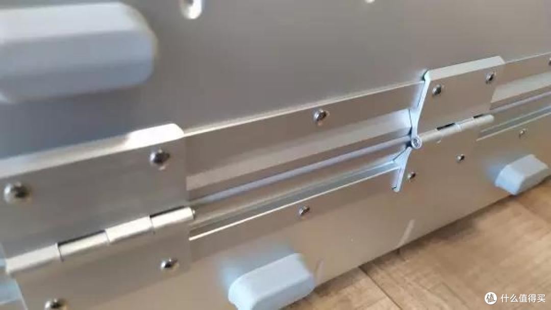 高颜值的登机箱，给你钢铁侠般的呵护!