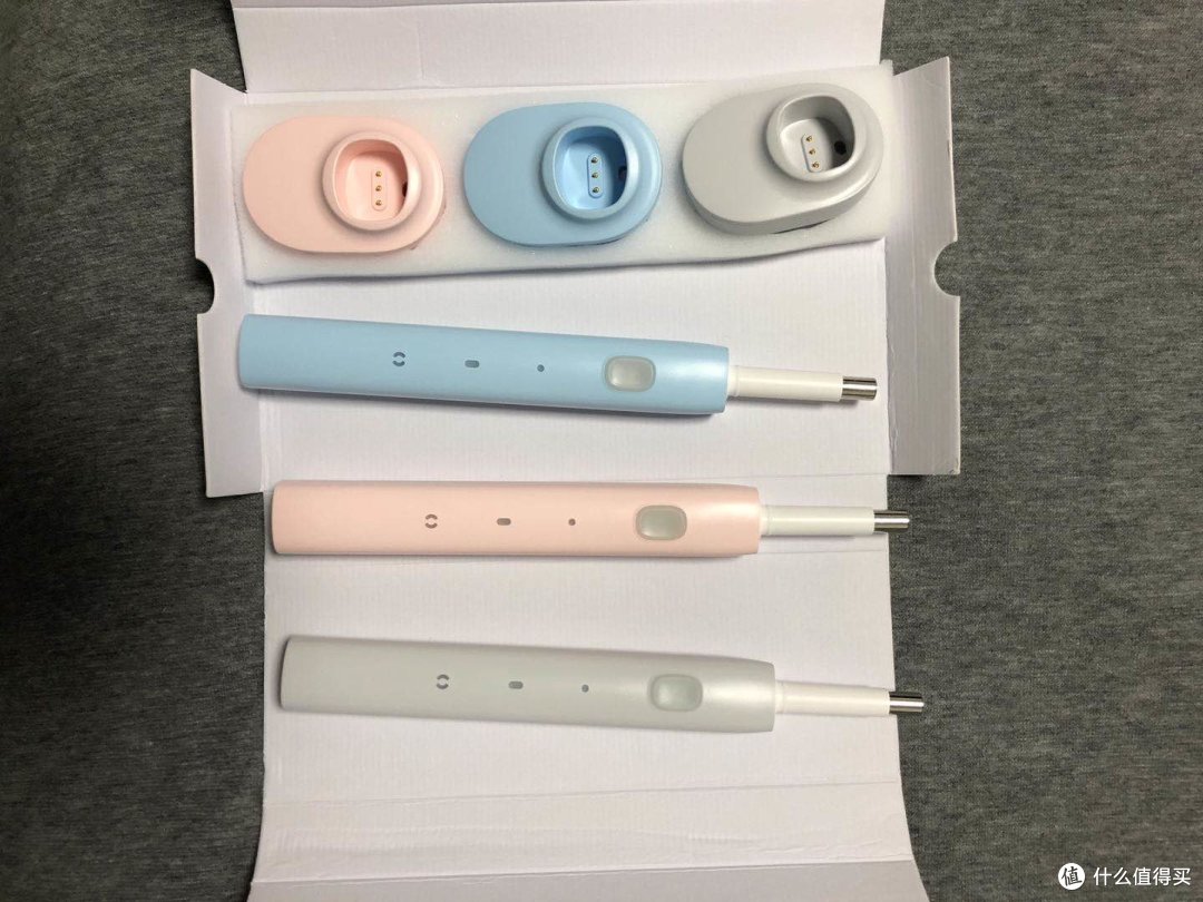 五彩斑斓的云洁声波电动牙刷