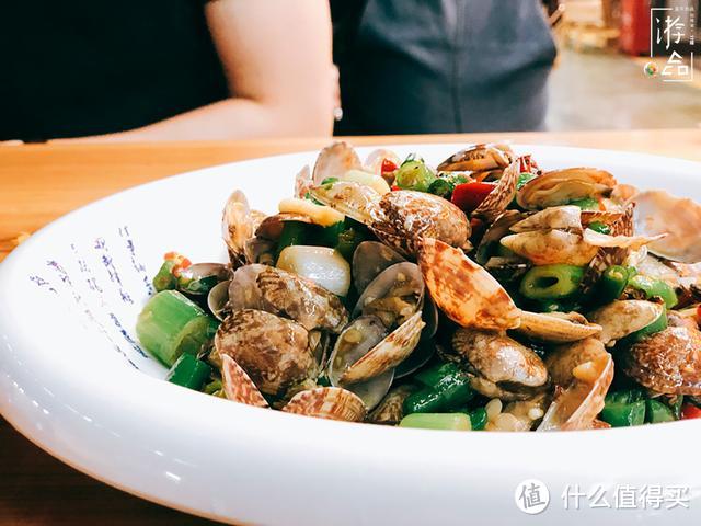 解放碑旁的冷清商场，隐藏着一家重庆江湖菜，能让人一口“回魂”