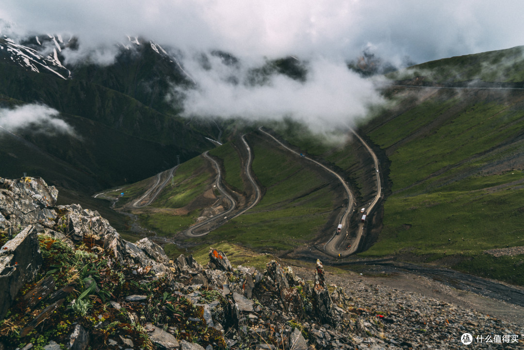 嘎拉山的盘山路