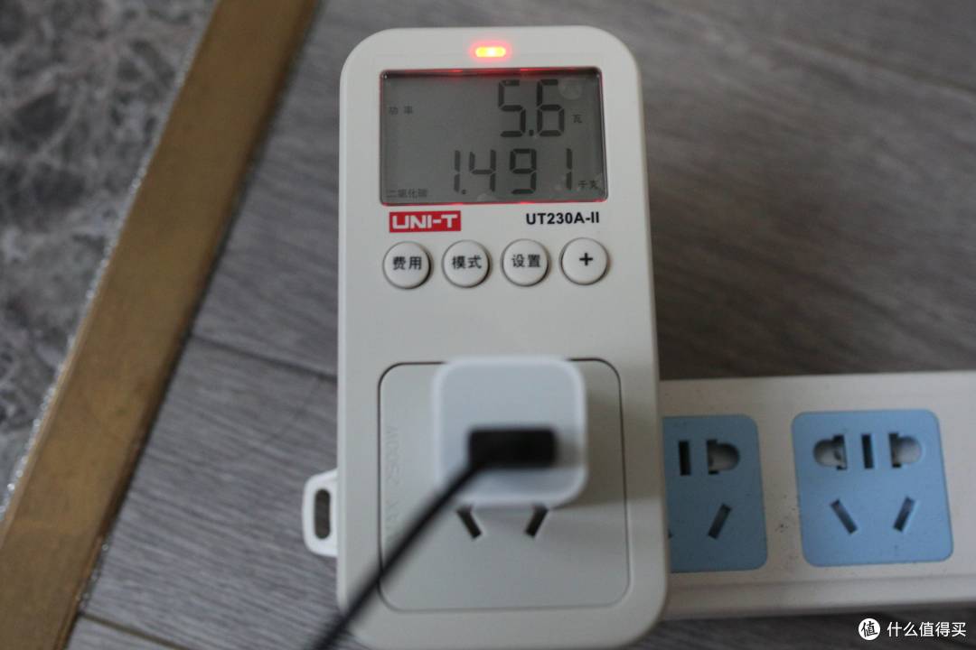 小米20W立式无线充电器开箱简评