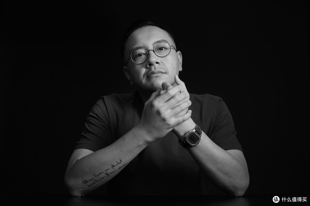 2020年7月的黑白桌前,拍摄于小象馆