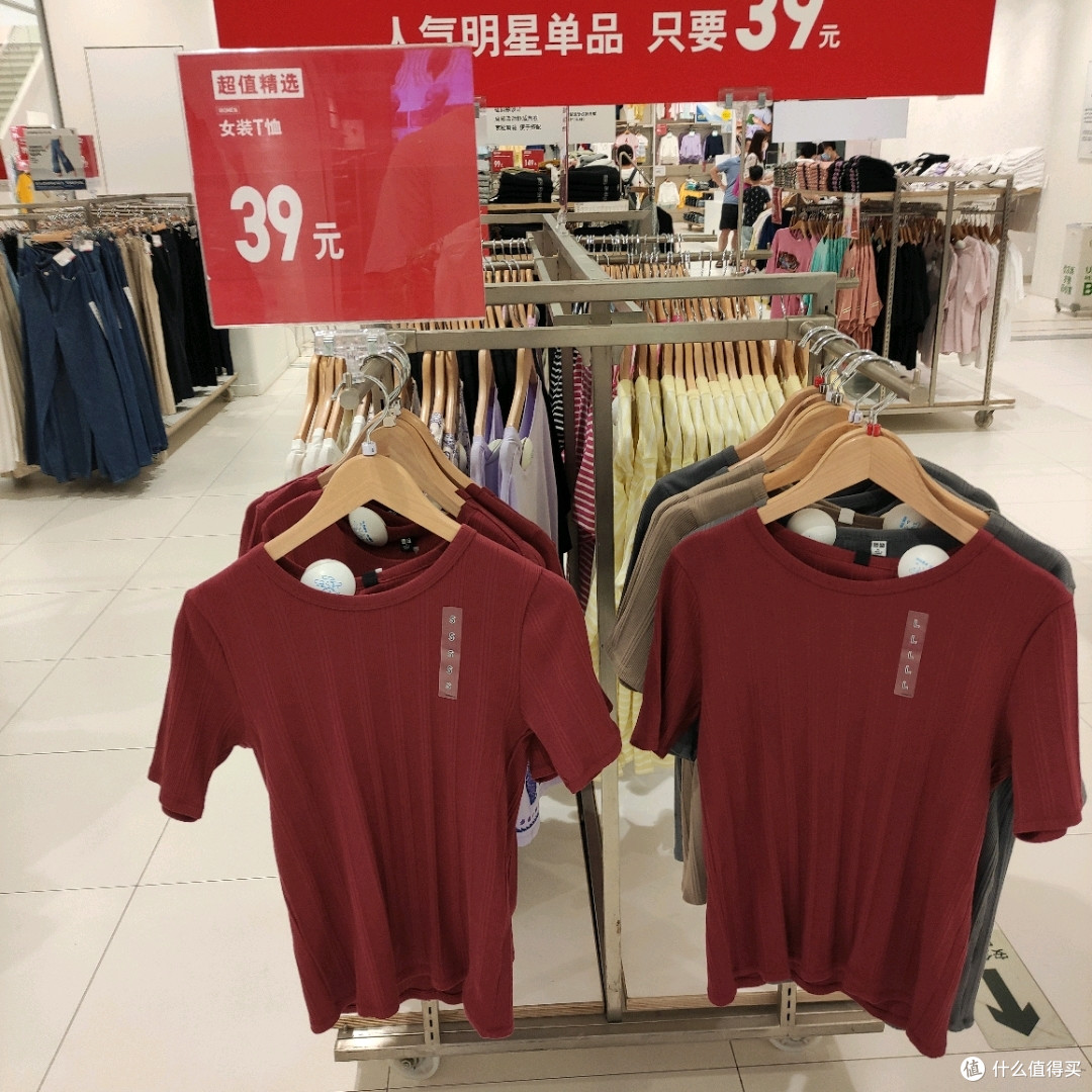 夏日狂欢，优衣库探店~ 实地探访，看看优衣库店里UT促销有哪些好物值得买？
