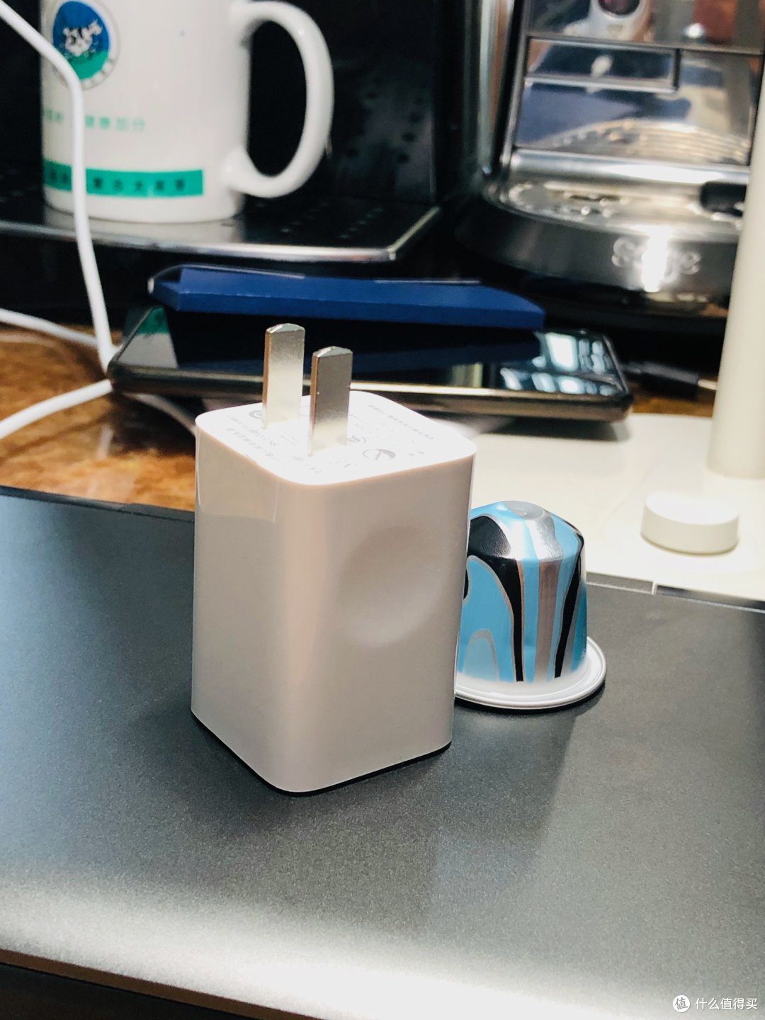 这可是一个65W的充电器啊