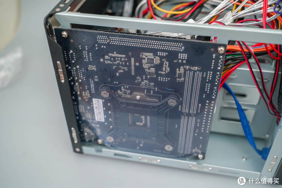 组装一台高性能8盘位NAS 使用ITX主板 NVME扩展5盘SATA卡 万兆速度跑1G/s 给力