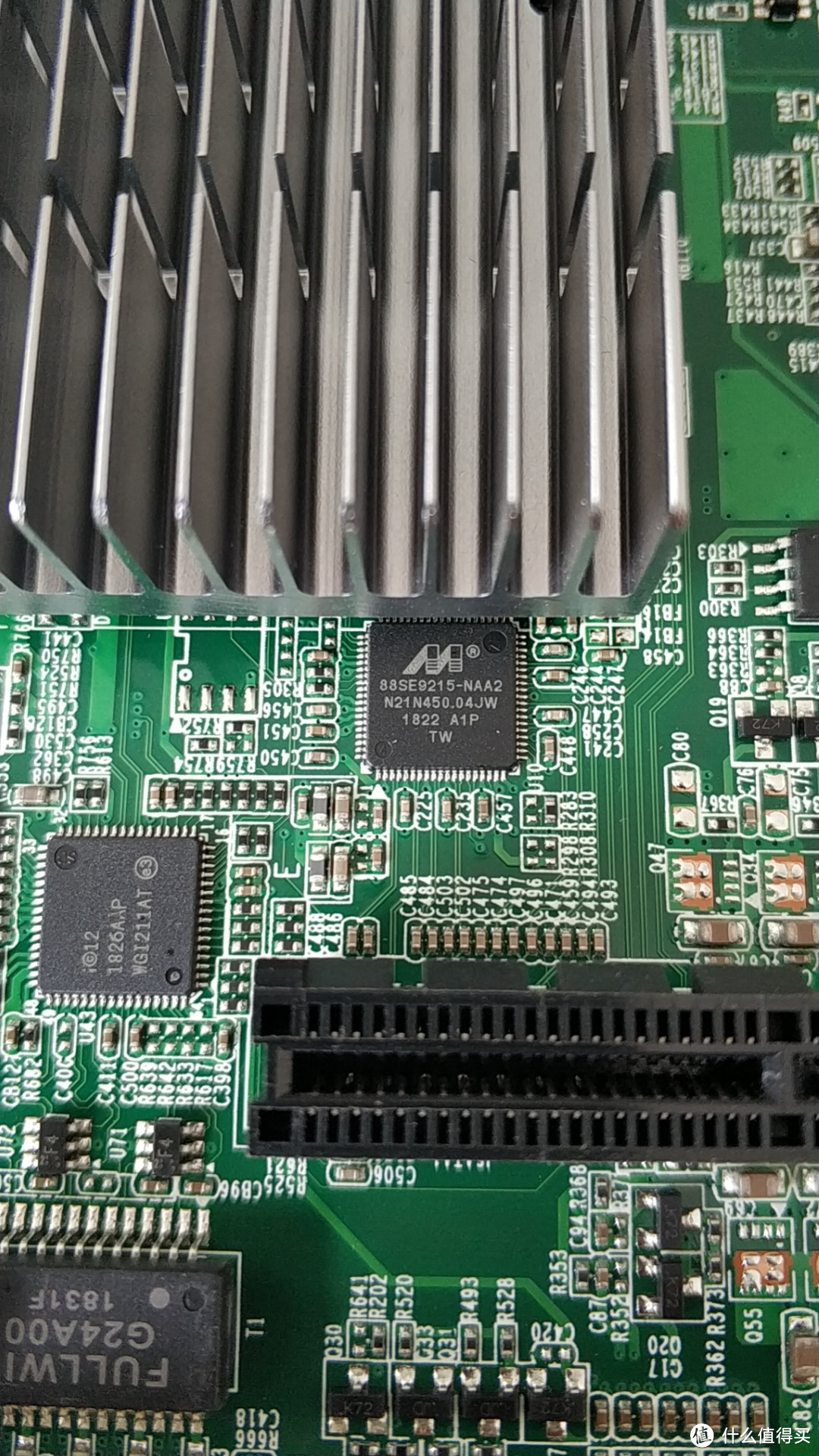 马牌88SE9215，PCIE转SATA桥接芯片。