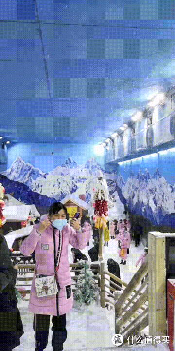 奶爸带娃游:夏日消暑好去处、南国来看雪,人工降雪、冰雕、滑梯、钻雪洞