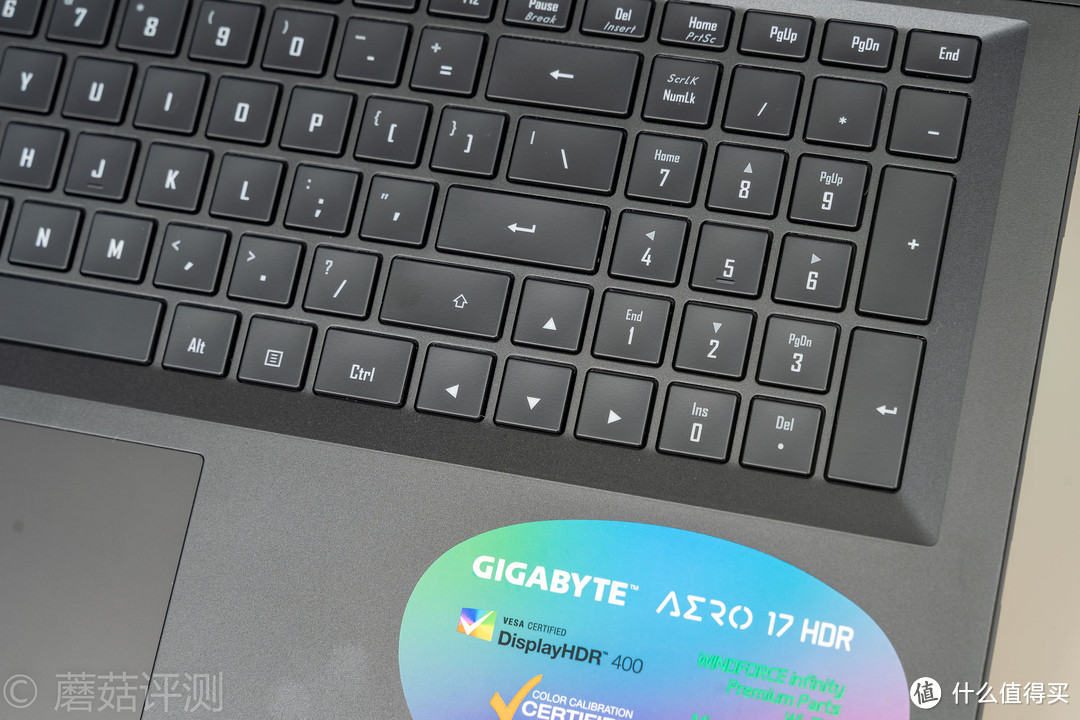 买前生产力，买后打游戏！技嘉GIGABYTE AERO 17轻薄创意设计游戏本 深度评测