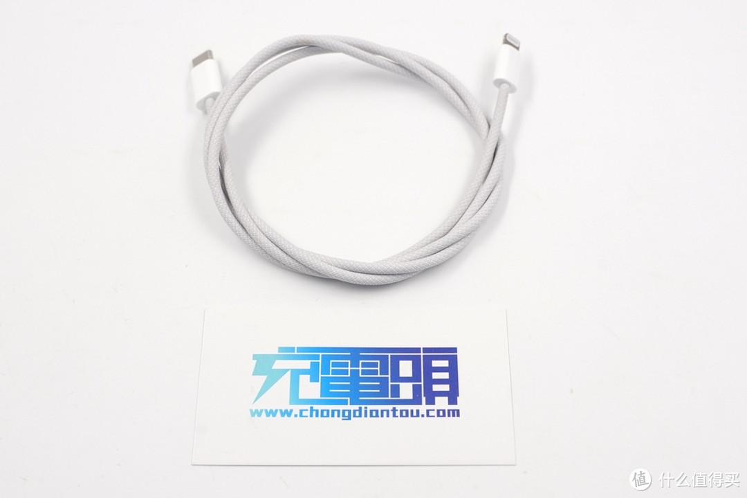 疑似iPhone12标配USB-C to lightning编织线曝光！