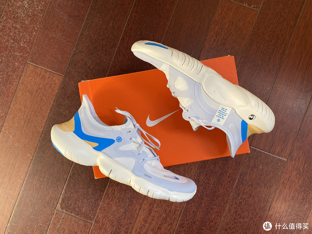 Nike Free RN 5.0赤足跑鞋