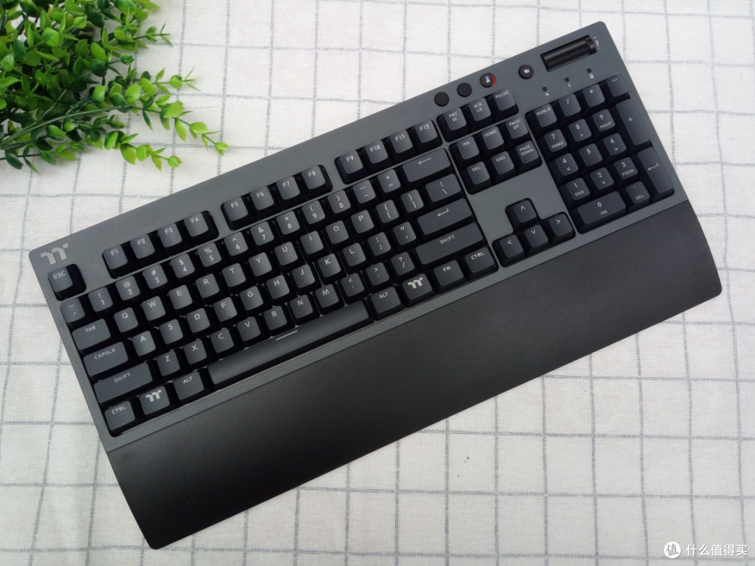 办公设备无缝连接，TT G521飞行家三模键盘体验