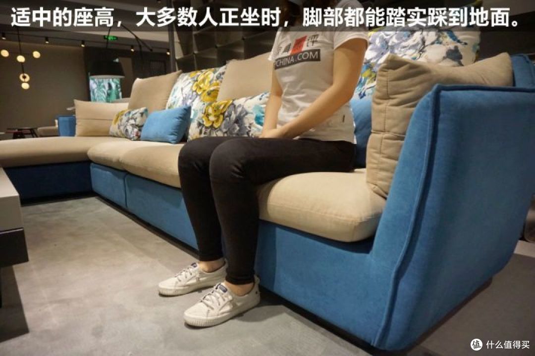 格调沙发测评:“拥抱感”小情调款,诚意用料超满足!(色全色美系列:SFC8606)