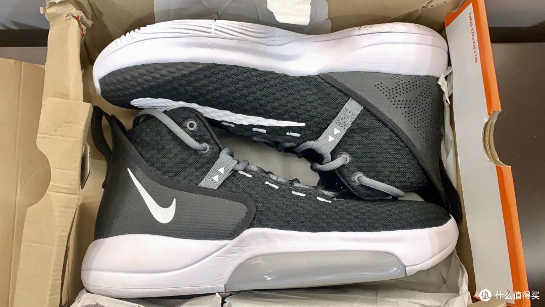 简约但不简单的实战极品战靴-Nike Zoom Rize