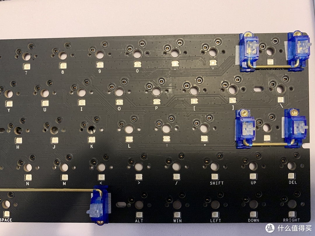 右边大键卫星轴。PCB上都标记好了按键位置