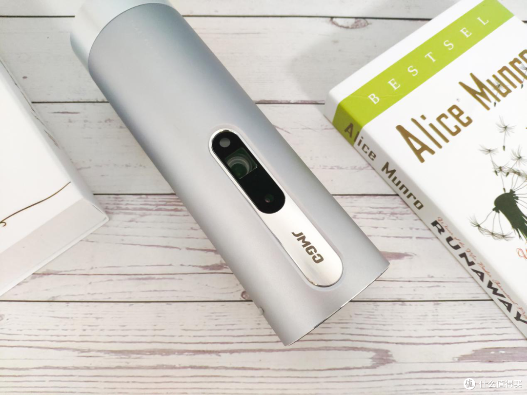 一手掌握的投影仪多得是优秀和人性化坚果p3投影仪评测