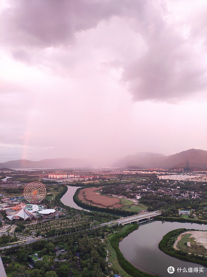 前面日出背面下雨出彩虹