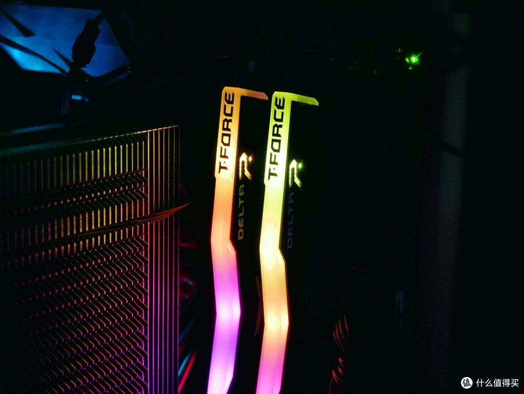 补足 RGB 内存双通道——十铨 DELTA RGB 内存