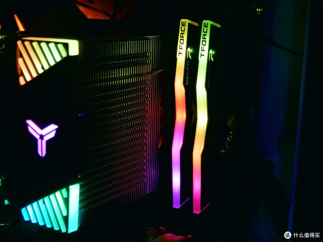 补足 RGB 内存双通道——十铨 DELTA RGB 内存