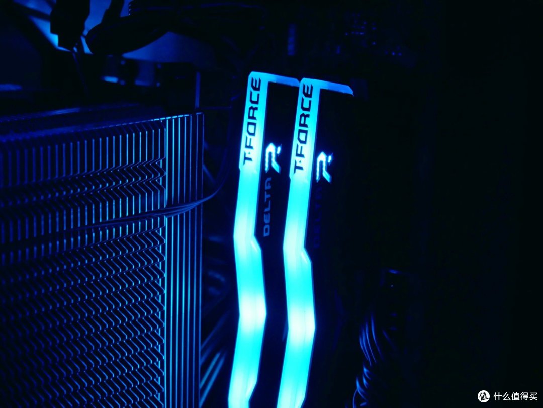 补足 RGB 内存双通道——十铨 DELTA RGB 内存