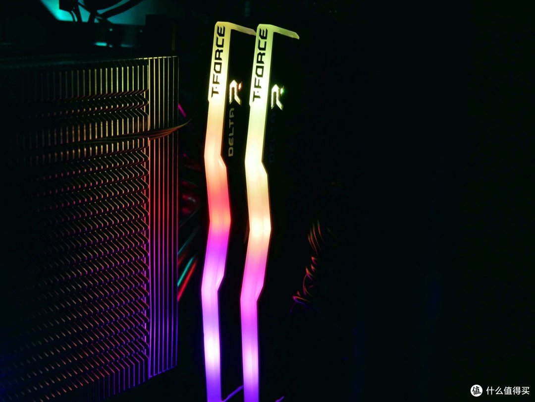 补足 RGB 内存双通道——十铨 DELTA RGB 内存