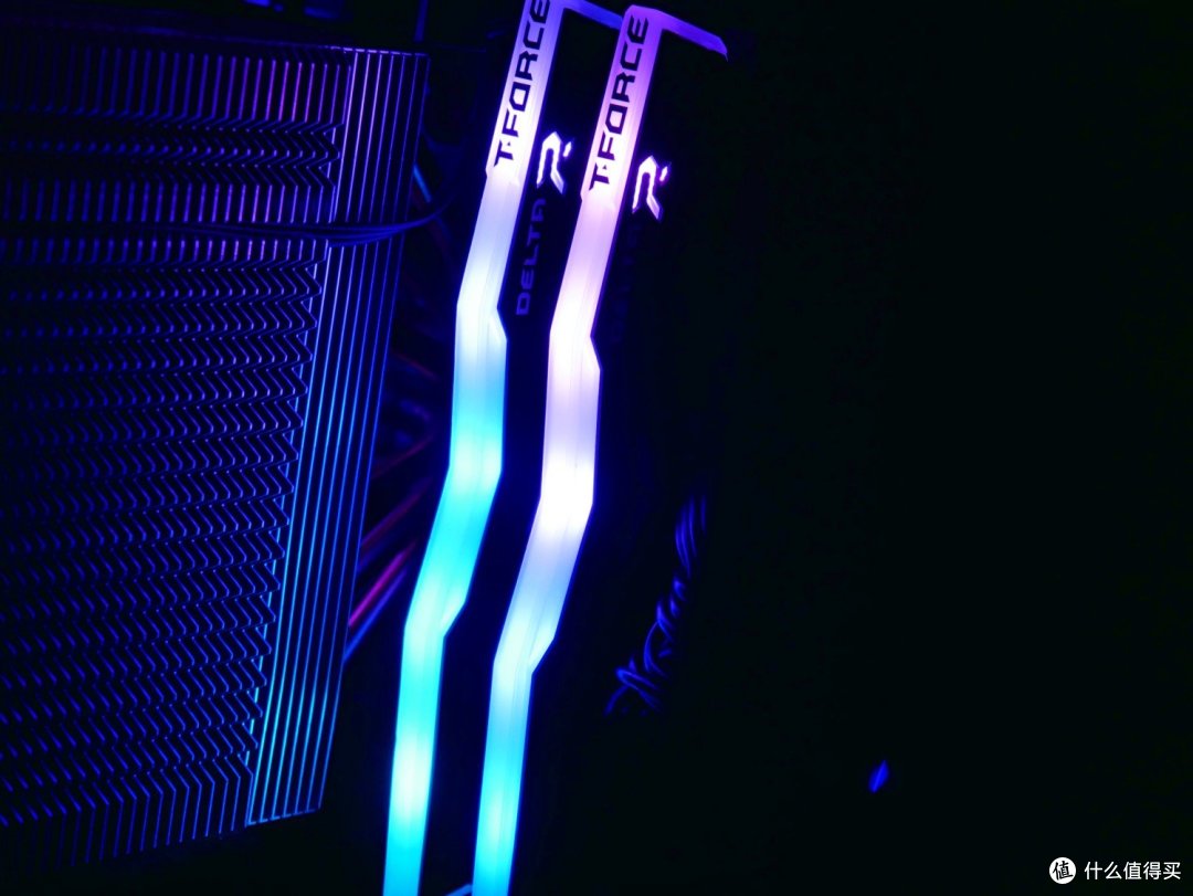 补足 RGB 内存双通道——十铨 DELTA RGB 内存