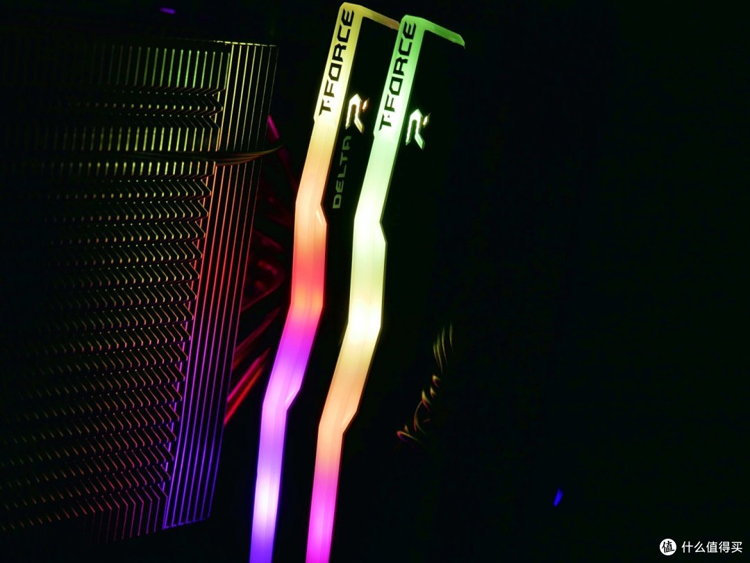 补足 RGB 内存双通道——十铨 DELTA RGB 内存