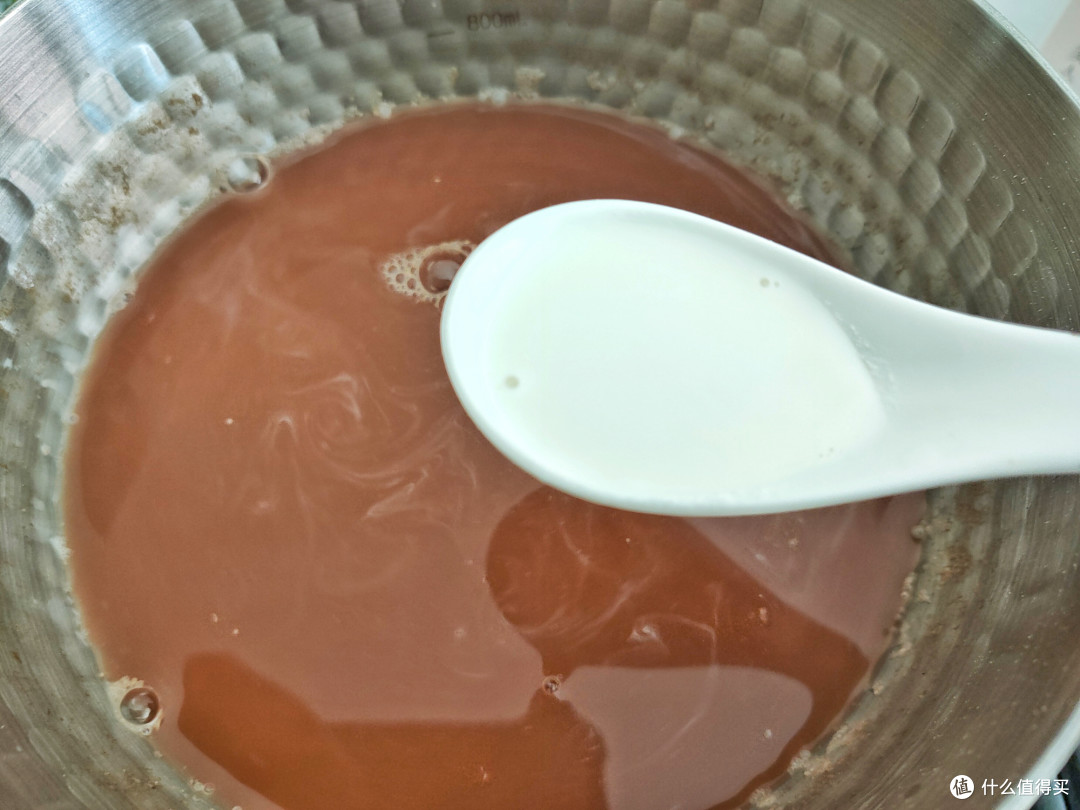 夏季,试试这牛奶和红茶做成的饮品,冰爽解渴,比珍珠奶茶好喝