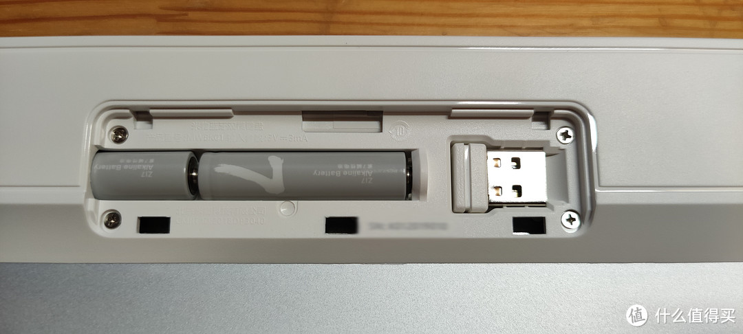 两节7号电池供电，USB适配器有磁吸防掉设计