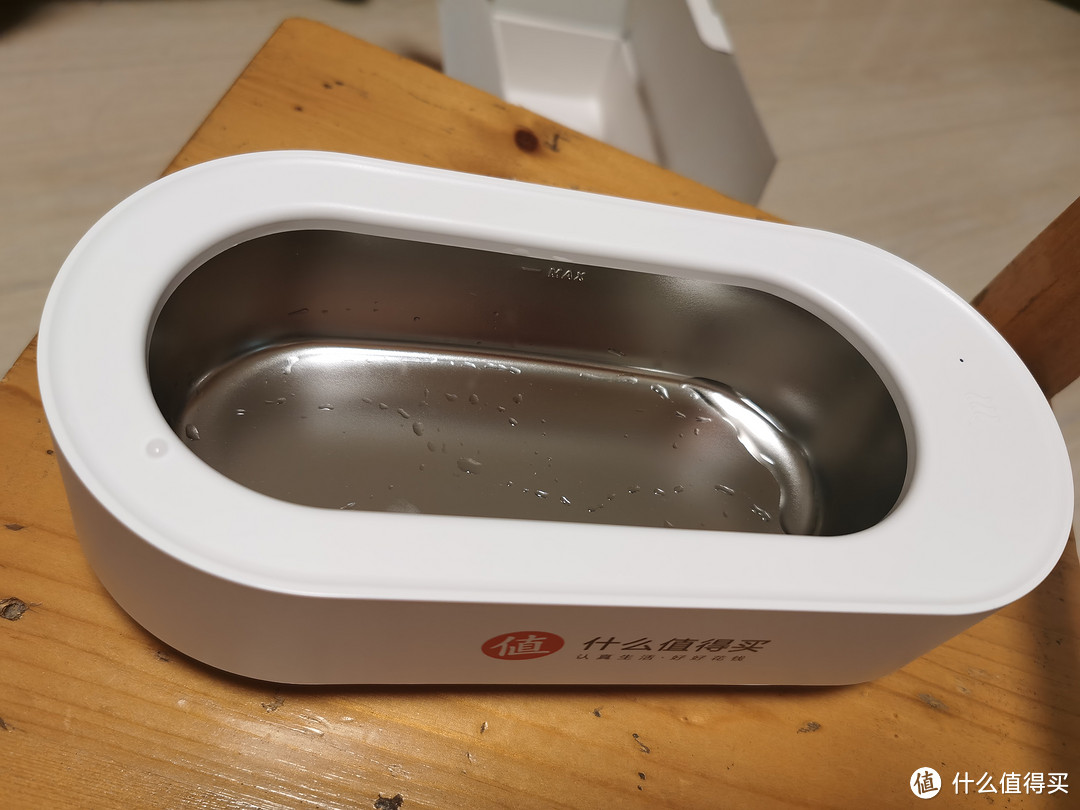 把水倒掉后水珠不挂壁,内壁光洁度完美