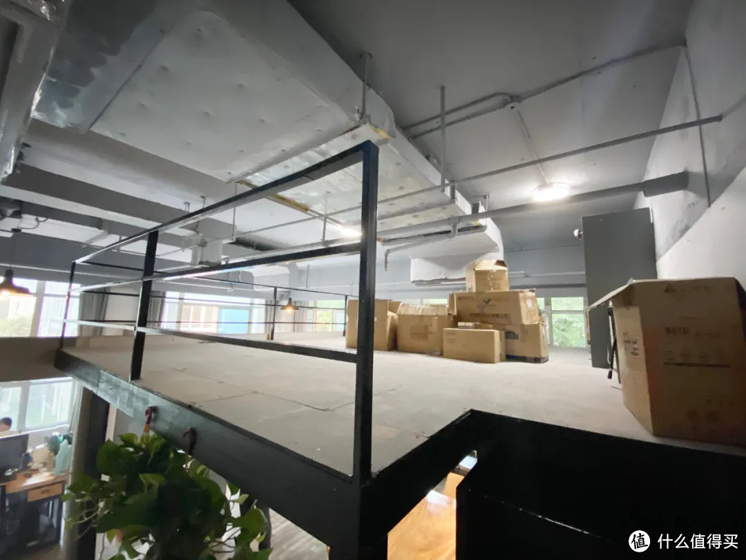 欢居案例 ｜ 加了一层楼板，工作室秒变loft，奇妙的空间增加了！