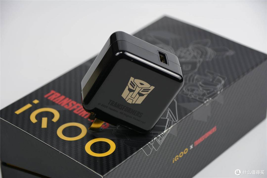 iQOO 3变形金刚限量版，手感一流，要的就是这个范儿