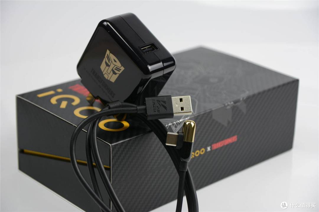 iQOO 3变形金刚限量版，手感一流，要的就是这个范儿