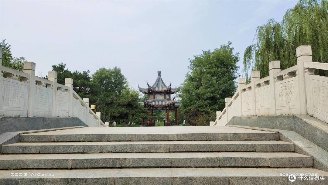 iQOO 3变形金刚限量版，手感一流，要的就是这个范儿